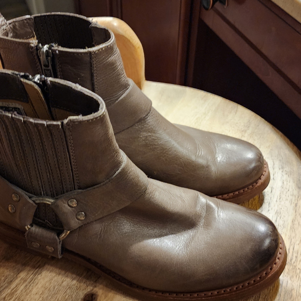 Womens's Taupe Leather Ankle Boots